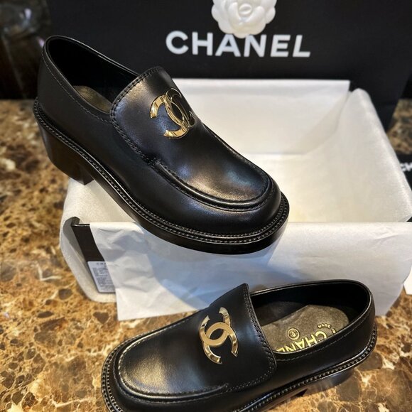 Women's Chanel loafers💕 - Picture 1 of 9